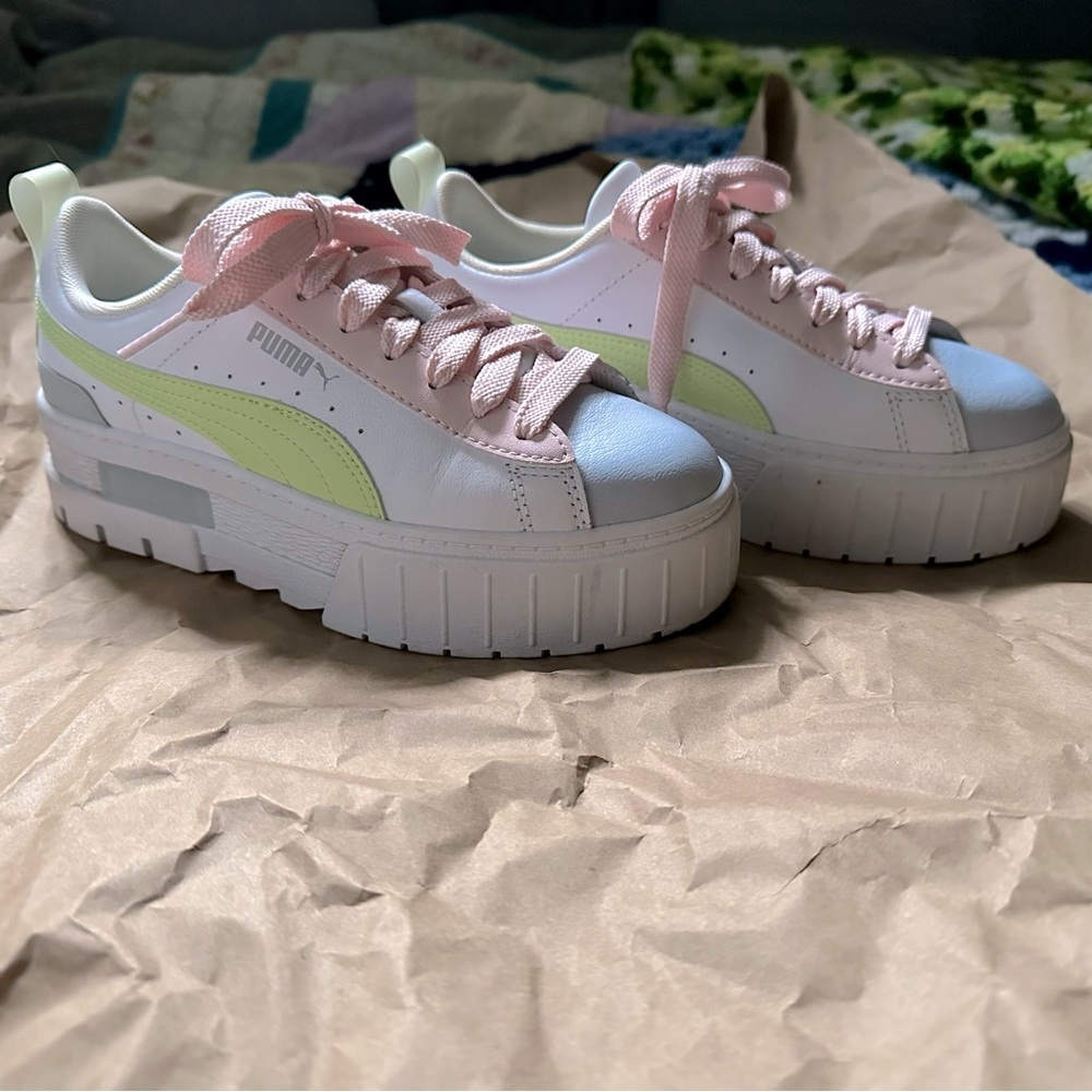 PUMA Mayze White/Pink/Green/Blue Sneaker